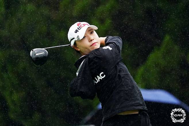 문정민이 3일 열린 KLPGA 투어 동부건설·한국토지신탁 챔피언십 3라운드 2번 홀에서 티샷을 하고 있다. 사진 | KLPGA