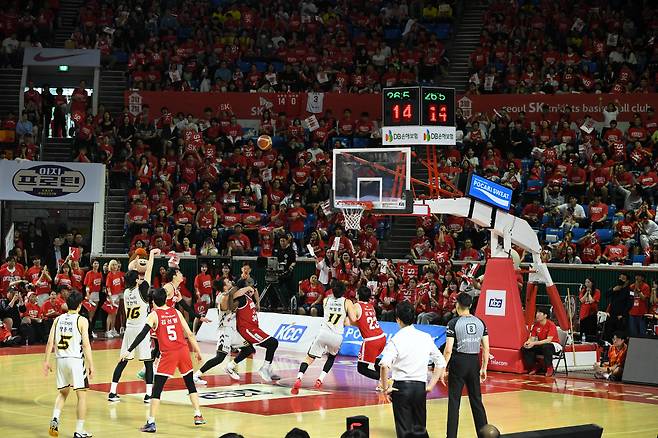 2024~2025시즌 LG-SK의 챔피언결정전. 사진제공=KBL