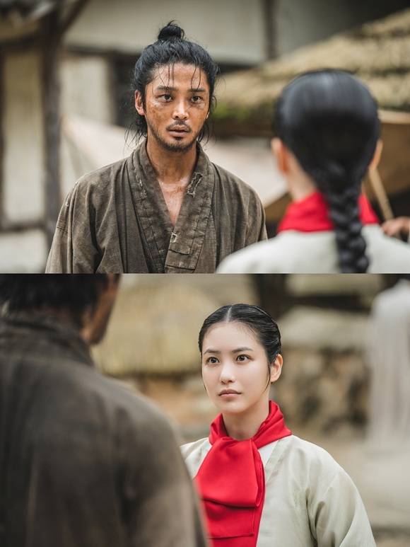 배우 로운(상단)과 신예은이 출연하는 '탁류'는 3일 4~5회가 공개된다. /디즈니+