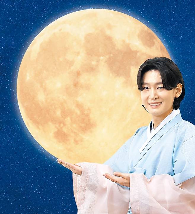 미스터트롯3 김용빈이 추석을 맞아 독자 앞에 섰다. 지난해 돌아가신 할머니의 빈자리는 팬들이 채워주고 있다. 이번 추석 역시 각종 행사와 오는 15일 가질 공식 팬미팅 준비로 바쁘다고 했다. 그는 "팬미팅 신청곡과 사연을 기대한다"면서 "다시 한번 인생 최고의 추석을 맞을 것 같다"며 설레어했다. / 박성원 기자