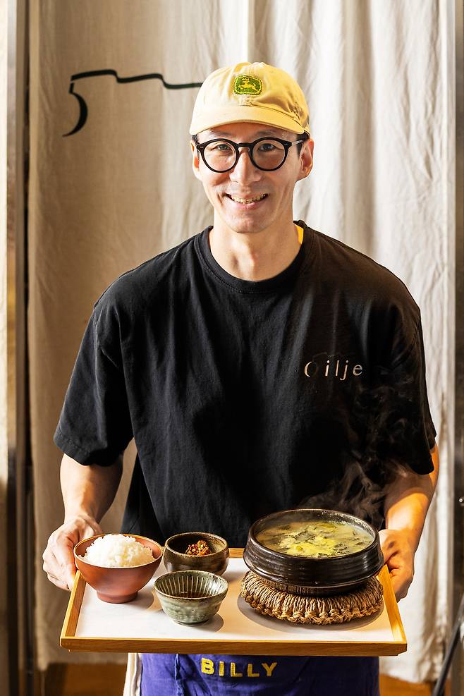 오일제의 신동훈 셰프. 그는 "도쿄에서 날아와 우리 미역국만 먹고 돌아간 손님, 2년간 8번 찾아온 일본 손님이 특히 기억에 남는다"고 말했다./양수열 영상미디어 기자