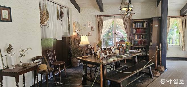 드라마 ‘바람의 정원’ 장면을 재현한 정원 내 공간. 김선미 기자 kimsunmi@donga.com