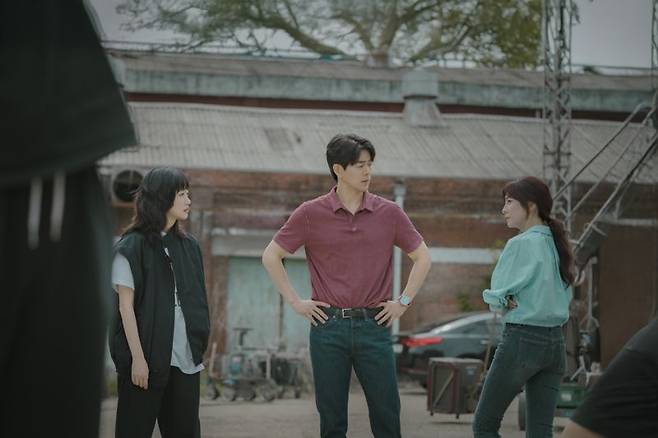 은중과 상연 보도스틸. 카카오엔터 제공