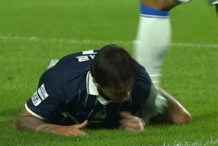 이주용에게 걷어차이는 에울레르. 중계화면 캡처