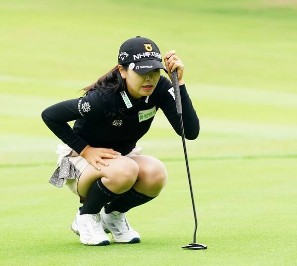 2025년 한국여자프로골프(KLPGA) 투어 '변형 스테이블포드 방식'의 동부건설·한국토지신탁 챔피언십에 출전한 이가영 프로가 2라운드에서 경기하는 모습이다. 사진제공=KLPGA (사진을 무단으로 사용하지 마십시오.)