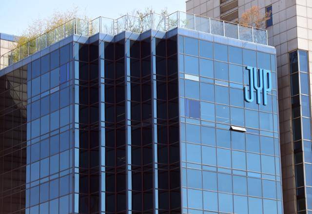 서울시 강동구 성내동에 둥지를 튼 연예기획사 JYP엔터테인먼트 사옥.