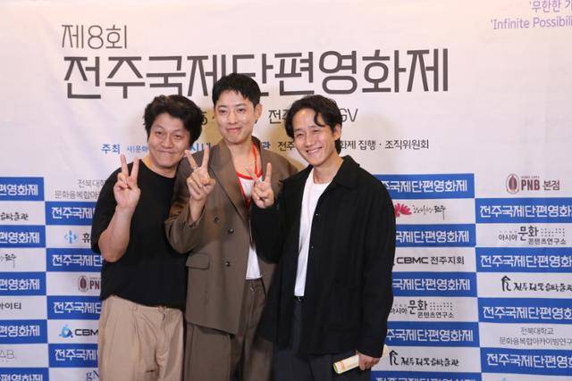 배우 겸 감독 정헌과 '이중주차'에 출연한 배우 조성희, 김정우. 블루드래곤엔터테인먼트 제공