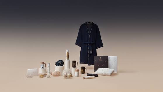 국립박물관문화재단이 경주 APEC 개최를 기념해 한국공예·디자인문화진흥원과 협업으로 선보인 신상 뮷즈(박물관 굿즈)를 기존 판매상품과 함께 전시한 모습. 사진 국립박물관문화재단