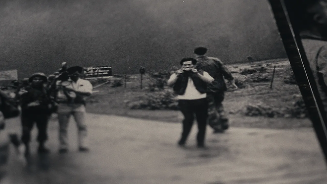 바오 응우옌 ‘스트링어: 그 사진을 찍은 남자’ 한 장면. [넷플릭스]