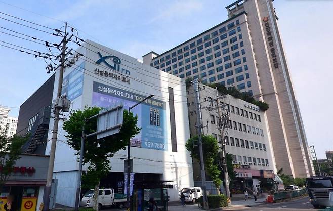 서울 동대문구 용두동에 위치한 한국전력공사 동부지사 사옥부지.현재 아파트 모델하우스로 한시적 임대 중이다. [네이버 거리뷰]