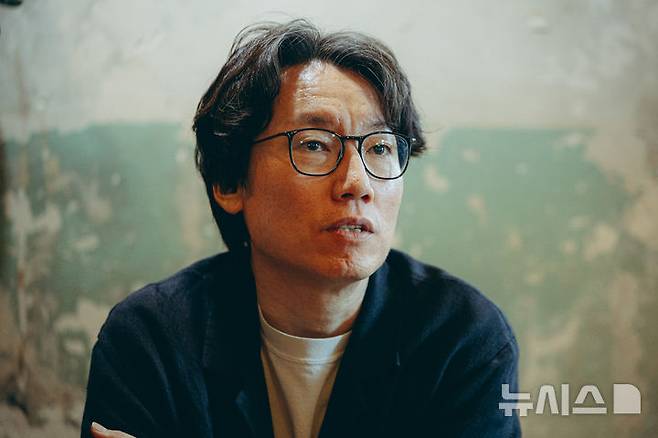 [서울=뉴시스] 정병혁 기자 = 김영탁 감독이 26일 서울 중구의 한 카페에서 뉴시스와의 인터뷰를 하고 있다.  2025.09.26. jhope@newsis.com