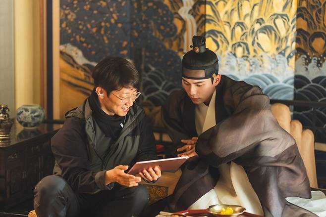 왼쪽부터 장태유 감독, 배우 이채민. tvN 제공