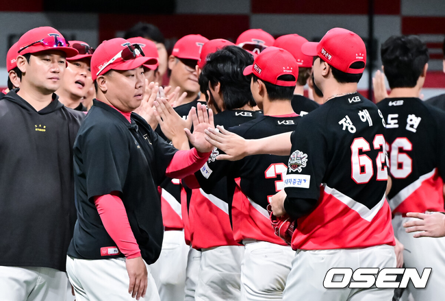 이범호 감독과 KIA 선수들./OSEN DB