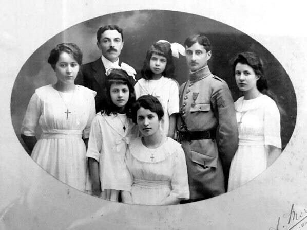 에두아르 들로네 아들 장과 마르셀 가족. 홈페이지