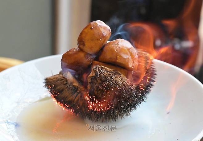 성현식당의 디저트 군밤.