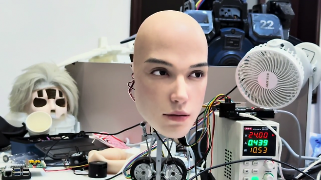 중국 로봇 업체 ‘어헤드폼’(AheadForm)이 공개한 로봇 얼굴. 어헤드폼 유튜브 채널 캡처