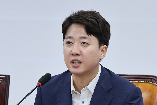 이준석 개혁신당 대표가 22일 서울 여의도 국회에서 열린 최고위원회의에서 발언하고 있다. 뉴스1