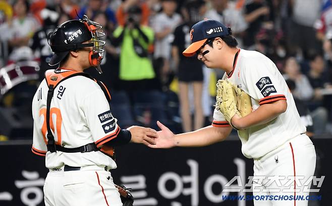 26일 대전 한화생명볼파크에서 열린 한화 이글스와 LG 트윈스의 경기. 승리한 한화 이재원, 김서현이 기뻐하고 있다. 대전=박재만 기자 pjm@sportschosun.com/2025.09.26/