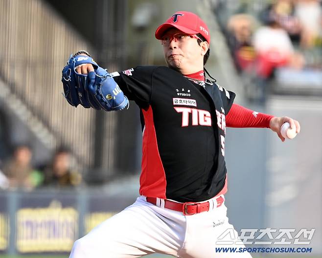 14일 잠실야구장에서 열린 KIA와 LG의 경기, KIA 선발투수 양현종이 역투하고 있다. 잠실=허상욱 기자wook@sportschosun.com/2025.09.14/