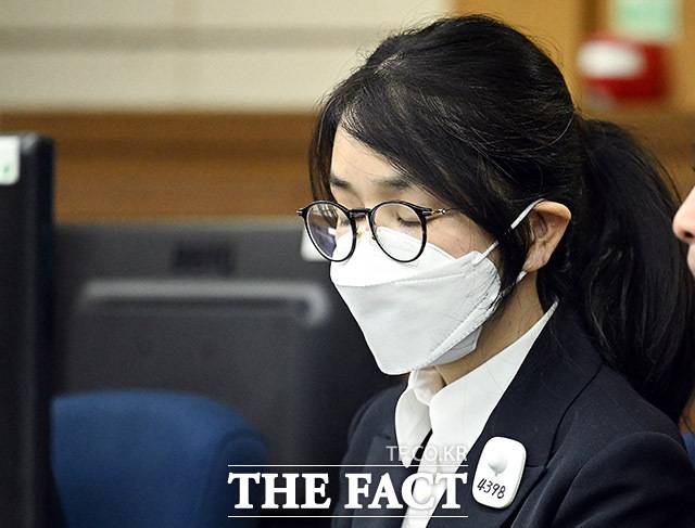 서울남부구치소에 수감된 윤석열 전 대통령 부인 김건희 여사가 지지자들을 향해 "여러분의 편지와 응원이 아니었다면 이 긴 어두운 터널에서 버티지 못했을 것"이라며 "추석 행복하게 잘 보내라. 여러분을 위해 늘 기도하겠다"는 옥중 메시지를 냈다. /사진공동취재단