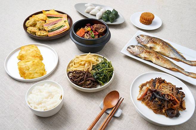 “추석 상차림에 오른 갈비찜·전·잡채·송편 등은 풍성하지만 대부분 고열량 음식으로, 혈당 스파이크를 유발할 수 있다. [게티 이미지]