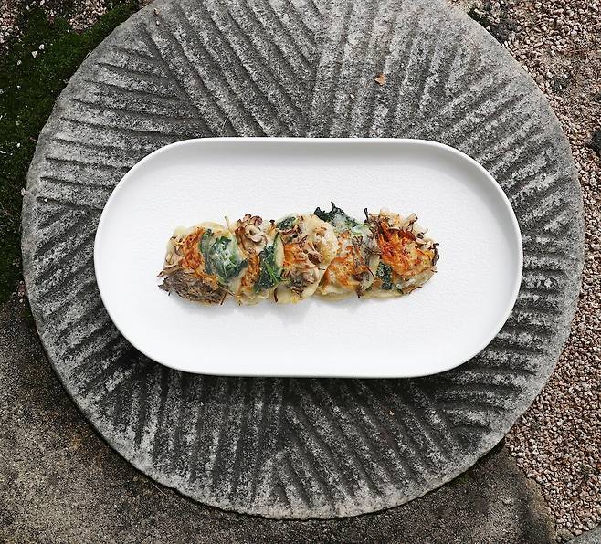 법송 스님이 만든 녹두전. 박미향 기자