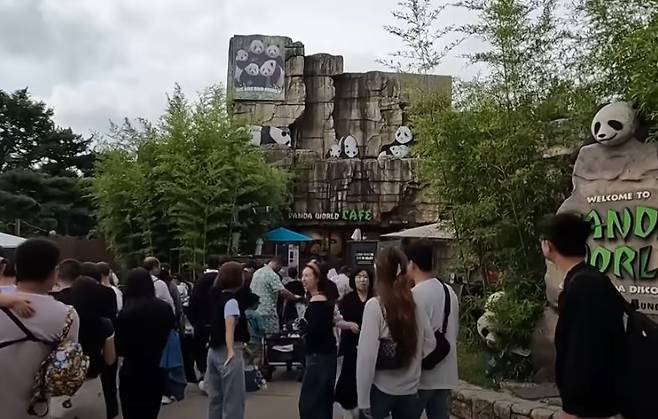 무비자 입국 후 관광에 나선 중국인 단체 관광객