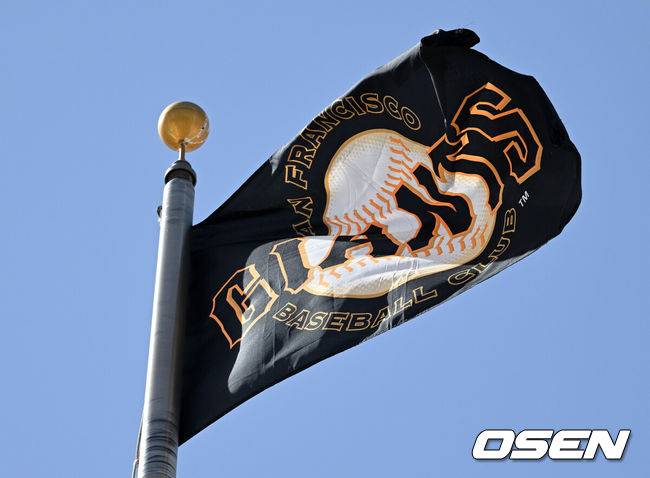 [OSEN=이대선 기자] 샌프란시스코 자이언츠 구단기 2025.03.01 /sunday@osen.co.kr