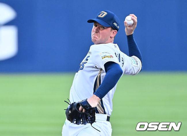 [OSEN=창원, 이석우 기자] 6일 창원NC파크에서 2025 신한 SOL 뱅크 KBO 리그 NC 다이노스와 KIA 타이거즈의 경기가 열렸다. 홈팀 NC는 라일리가, 방문팀 KIA는 올러가 선발 출전했다. NC 다이노스 선발투수 라일리가 역투하고 있다. 2025.09.06 / foto0307@osen.co.kr
