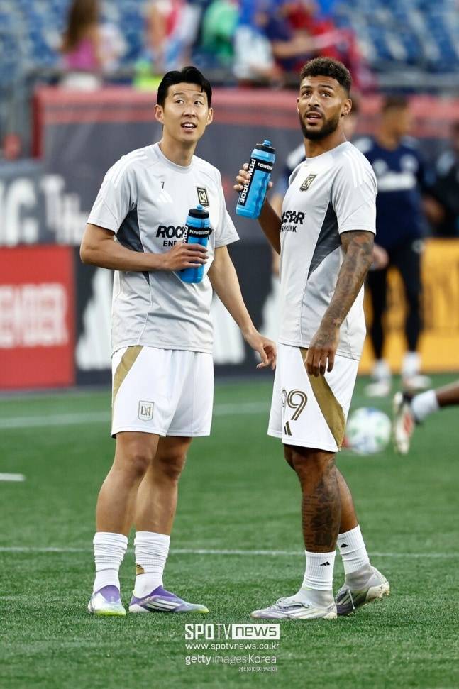 ▲ 손흥민과 부앙가는 공존을 넘어 서로의 스타일을 완벽하게 끌어올리며 새로운 패턴을 만들어내고 있다. 스피드와 결정력이 탁월한 둘이 달리기 시작하면 상대는 누구부터 막아야 하는지 고민하는 모습을 어렵지 않게 찾아볼 수 있다.