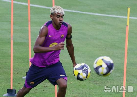 팀 훈련 중인 라민 야말의 모습. /사진=뉴시스