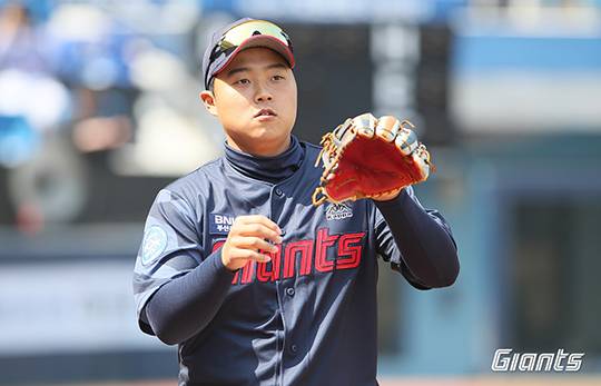 롯데 내야수 한동희가 군 제대하면 주전 3루수 자리를 꿰찰 수 있을까. (사진=롯데)