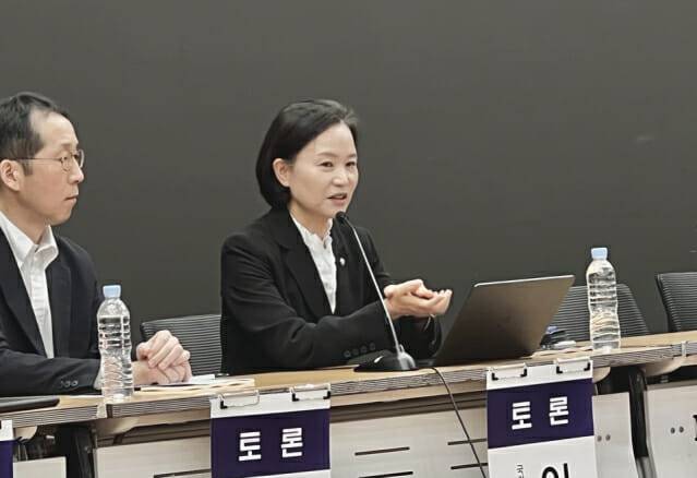이해민 조국혁신당 의원. 지난 9월 국회의원회관에서 열린 '제3회 국회미래산업포럼: 피지컬AI 시대 제조 경쟁력 강화를 위한 정책토론회'에서 발언하고 있다. (사진=지디넷코리아 신영빈 기자)