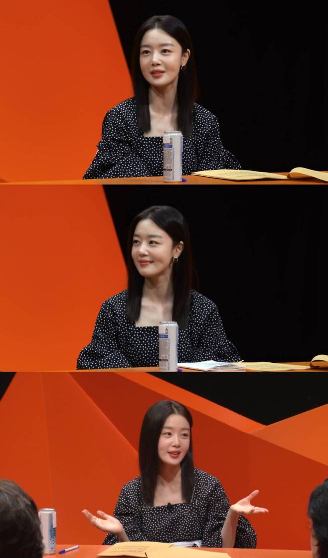 ‘로코퀸’ 한선화가 추석 특집 ‘미운 우리 새끼’(미우새)에 출연한다. 한선화는 영화 ‘퍼스트 라이드’ 촬영 비하인드를 공개하며, 강하늘을 분위기 메이커로 꼽았다. 또한 군 복무 중인 차은우를 위해 동료 배우들과 함께 면회를 갈 계획이라고 밝혔다. 한편, ‘미우새’ 아들 중 이상형이 있다고 고백해 母벤져스를 설레게 했다. 한선화가 꼽은 의외의 인물과 그 이유는 방송을 통해 공개될 예정이다.