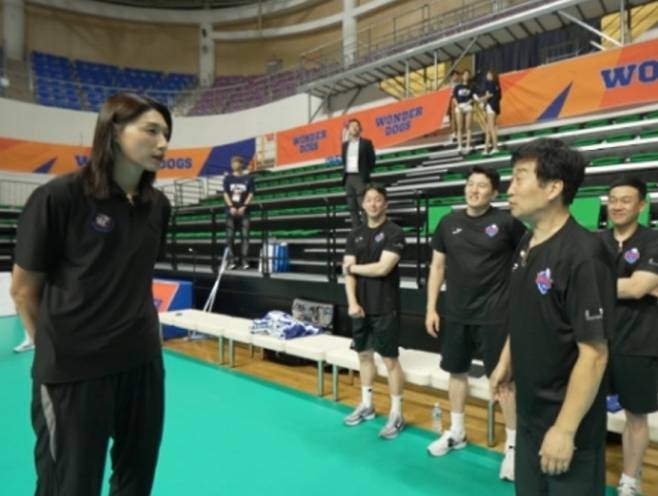 '신인감독 김연경' 0년 차 신인감독 vs 30년 차 베테랑 감독