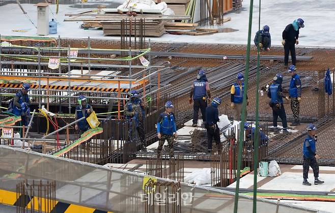 서울 시내의 건설현장 노동자들이 야외에서 근무를 하고 있다. ⓒ뉴시스