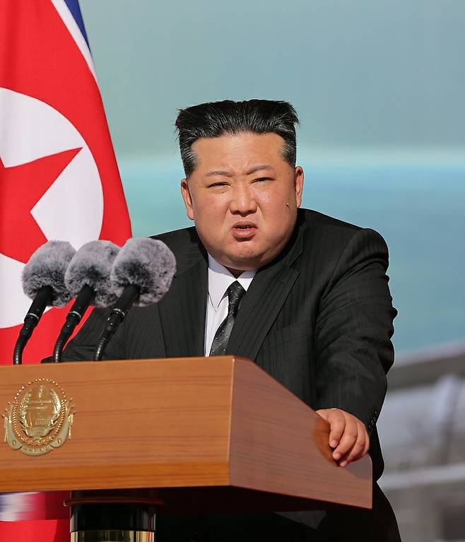 북한 노동당 기관지 노동신문은 5일 “무장장비전시회 ‘국방발전-2025’가 지난 4일 수도 평양에서 성황리에 개막했다”라고 보도했다.   (평양 노동신문=뉴스1)