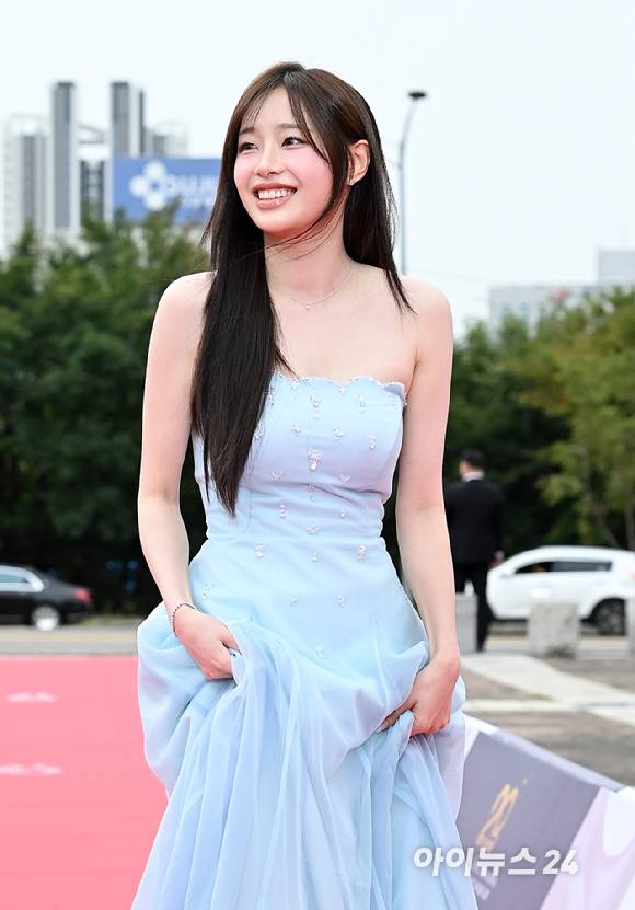 가수 츄가 2일 오후 서울 여의도 KBS홀에서 열린 '서울드라마어워즈 2025' 레드카펫 행사에 참석하고 있다. [사진=곽영래 기자]