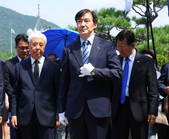 조국 조국혁신당 비상대책위원장이 지난 8월 광복절 특사 이후 첫 지방 행보로 부산 중구 부산민주공원을 찾았다. 부산민주공원은 조 전 대표가 조국혁신당 창당 선언을 한 장소다. 연합뉴스