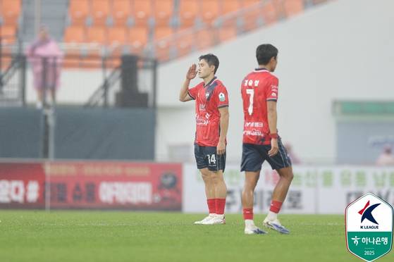 울산HD와의 경기에서 득점 하나 도움 하나를 기록하며 올 시즌 10-10을 달성한 김천 공격수 이동경. 사진 프로축구연맹