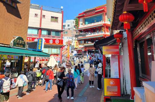 주말 관광객들로 붐비는 인천 차이나타운 거리 전경. 경기일보DB