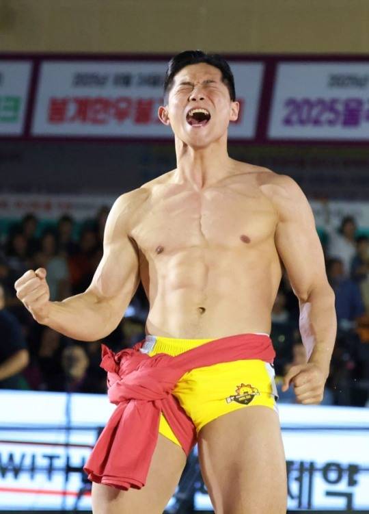 울주군청 노범수, 추석씨름대회서 태백장사 / 사진=대한씨름협회 제공. 연합뉴스