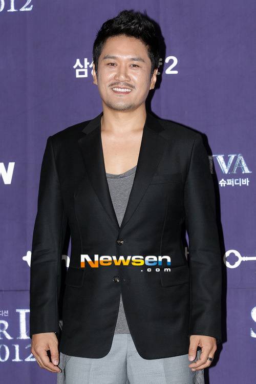 JK김동욱, 뉴스엔DB
