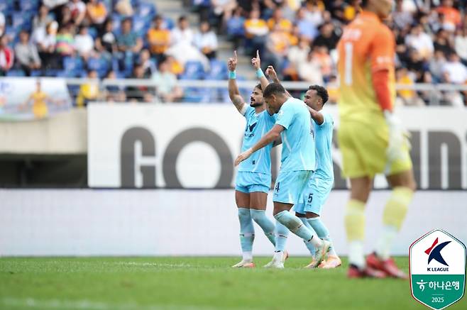 광주전에서 골 세리머니 하는 대구 세징야(사진 맨 왼쪽). 한국프로축구연맹 제공
