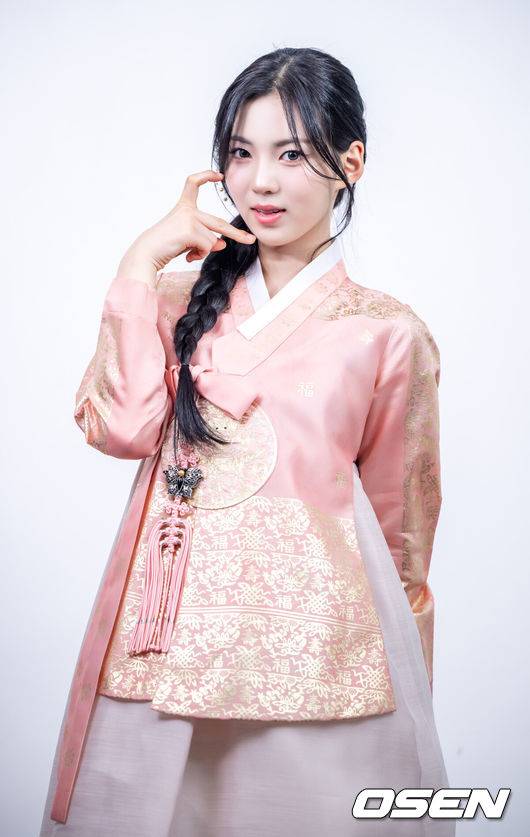 [OSEN=최규한 기자] 그룹 이프아이 미유 한복 인터뷰. 2025.10.04 / dreamer@osen.co.kr