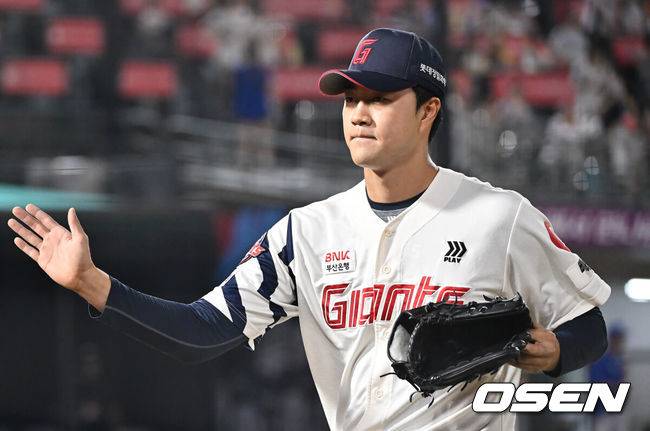 [OSEN=부산, 이석우 기자] 롯데 자이언츠 윤성빈 005 2025.08.17 / foto0307@osen.co.kr