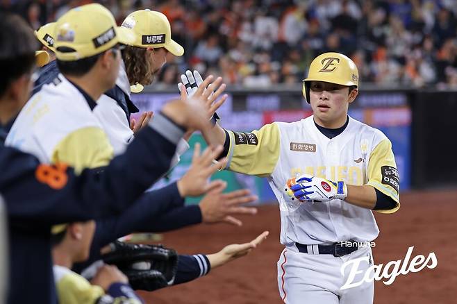 ▲ 꿈돌이 유니폼을 입고 홈런을 친 한화 문현빈 ⓒ 한화 이글스