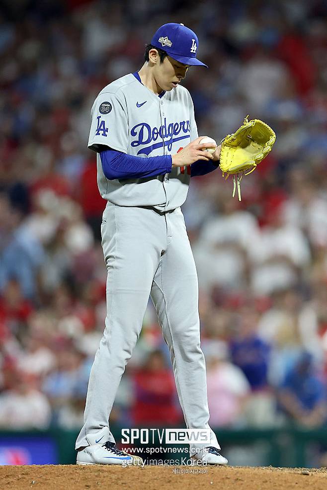 ▲ 사사키 로키의 투구에 필라델피아 강타선이 무득점으로 묶였다.