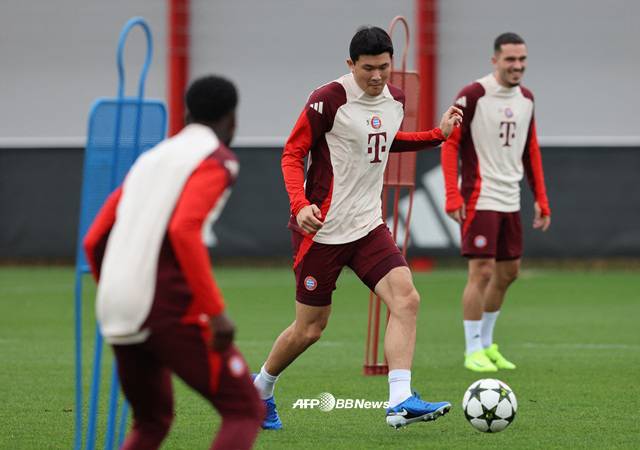 훈련에 집중하는 김민재(가운데). /AFPBBNews=뉴스1