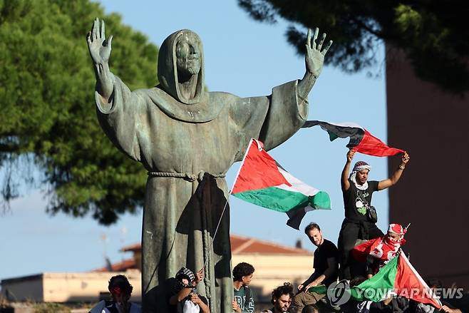 이탈리아 로마 시위 [로이터 연합뉴스. 재판매 및 DB 금지]